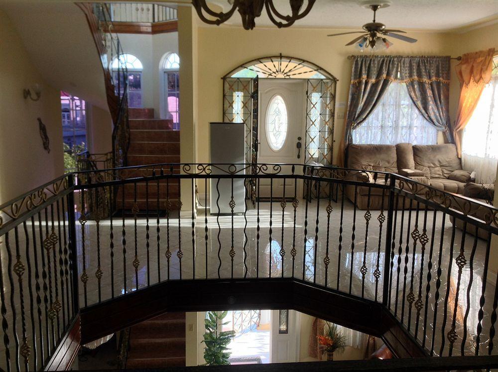 Cazwin Villas มอนเทโกเบย์ ภายนอก รูปภาพ