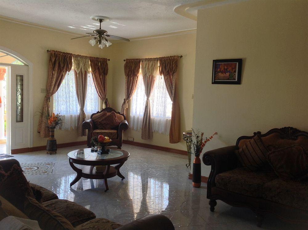 Cazwin Villas มอนเทโกเบย์ ภายนอก รูปภาพ