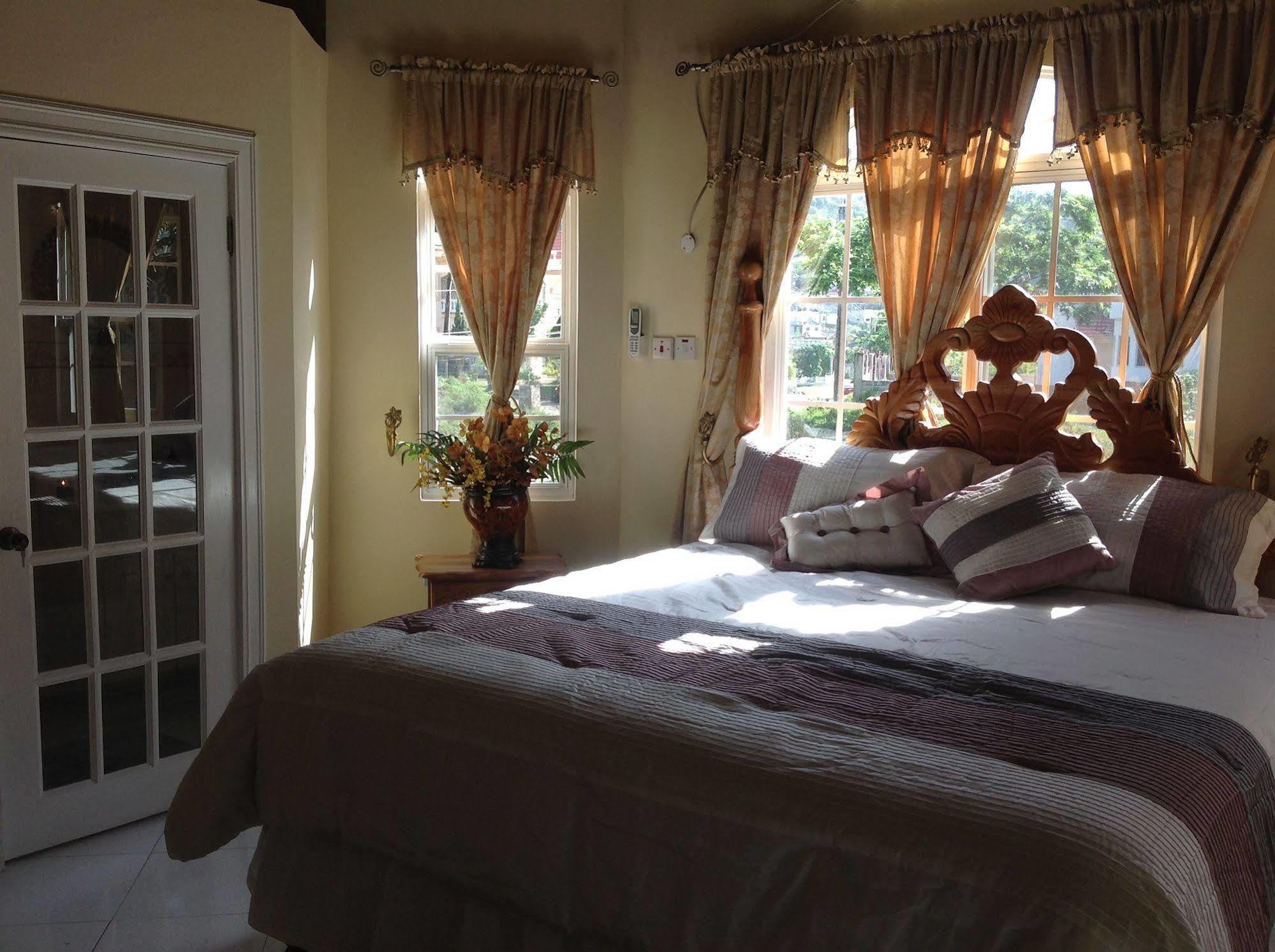 Cazwin Villas มอนเทโกเบย์ ภายนอก รูปภาพ